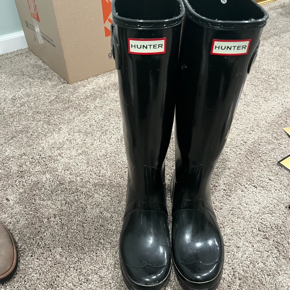 Hunter boots black shiny size 9